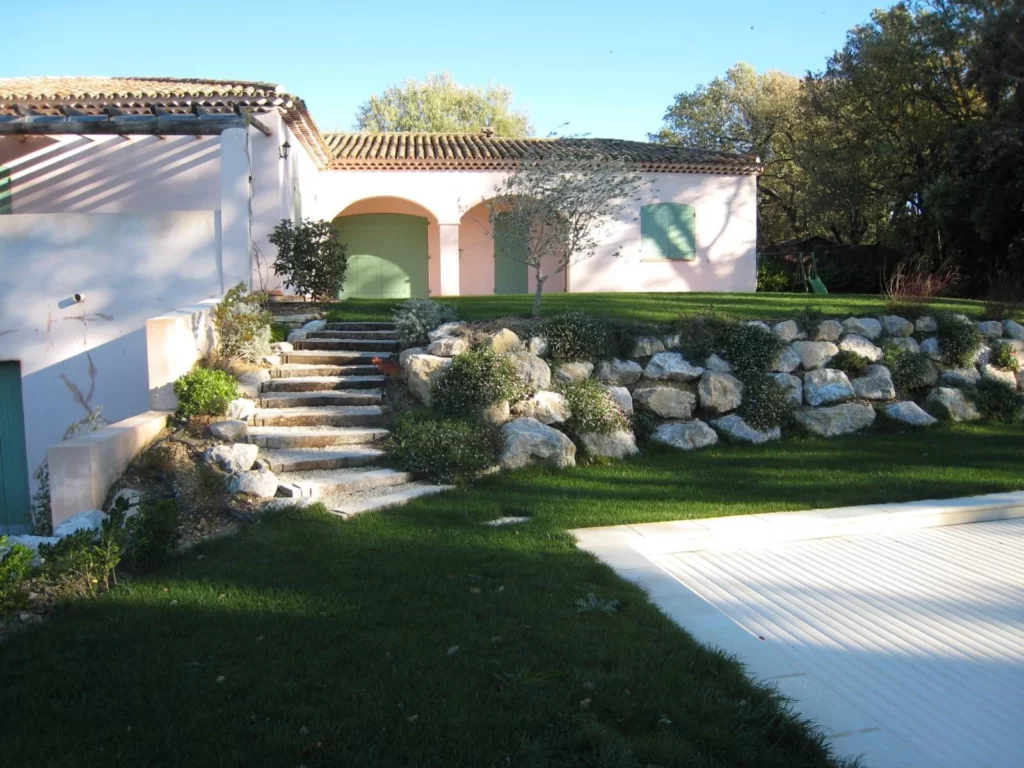 Enrochement de jardin par paysagiste Bouc Bel Air