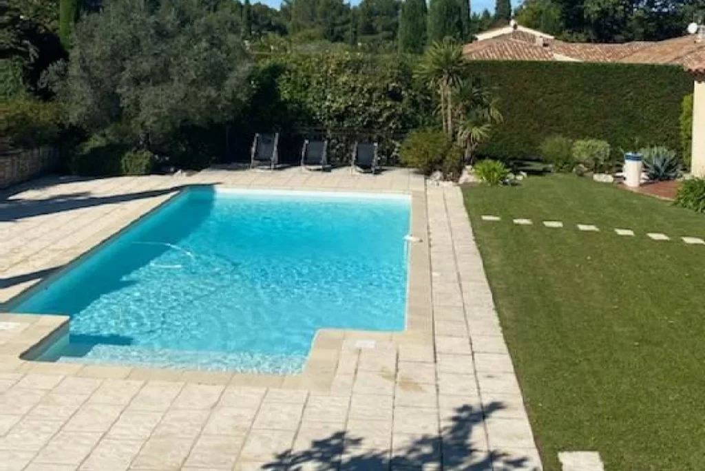 Paysagiste pour pose de gazon synthetique Cabries Calas