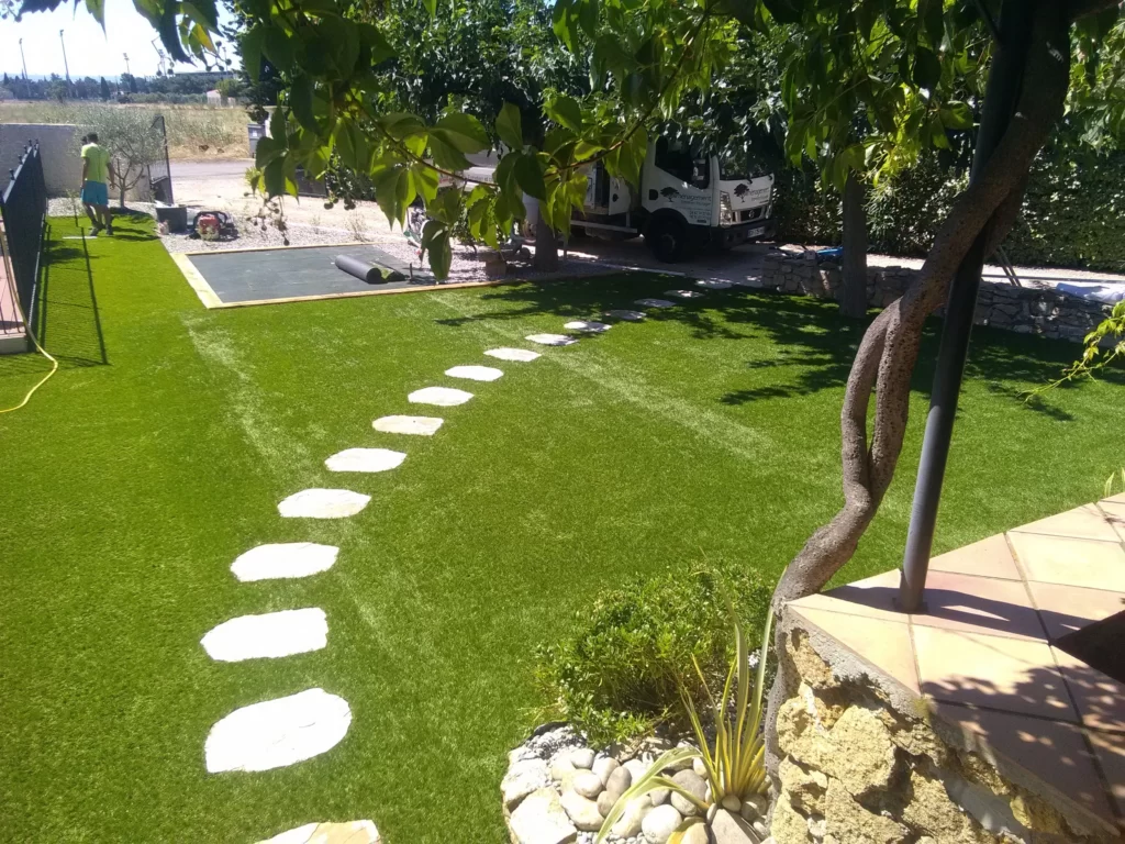Entretenir votre gazon synthétique à Aix en Provence