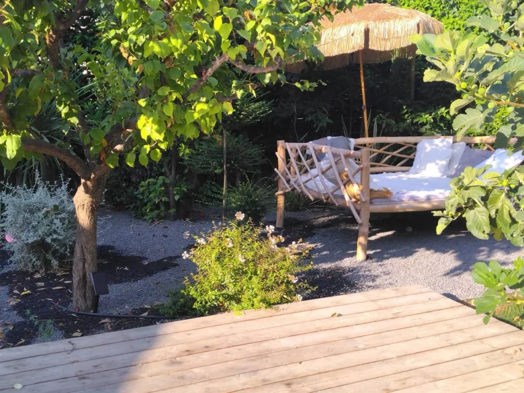 Renovation d un jardin autour d une villa avec piscine a Aix en Provence