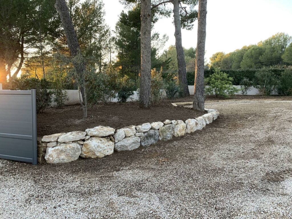 Paysagiste pour enrochement de jardin Aix en Provence