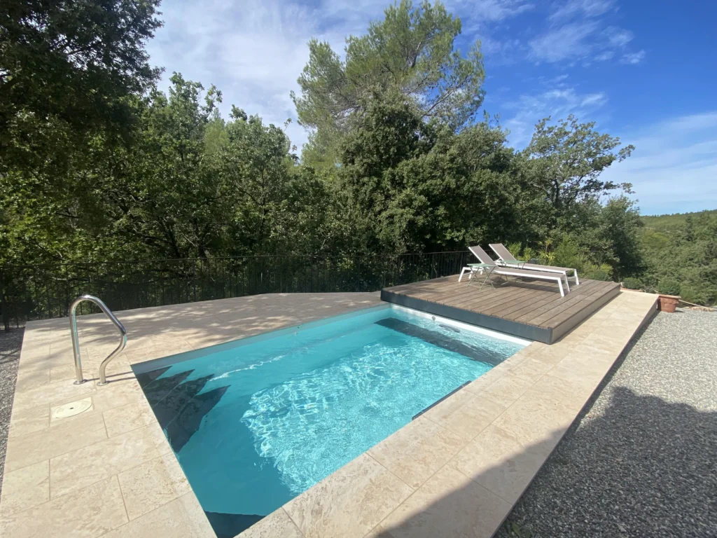 Les avantages des mini piscines pour réduire votre empreinte énergétique